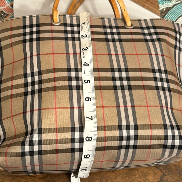 Burberry tote bag ๐ผ and cosmetic pouch ๐ in good condition beautiful clean. - Picture 7 of 16